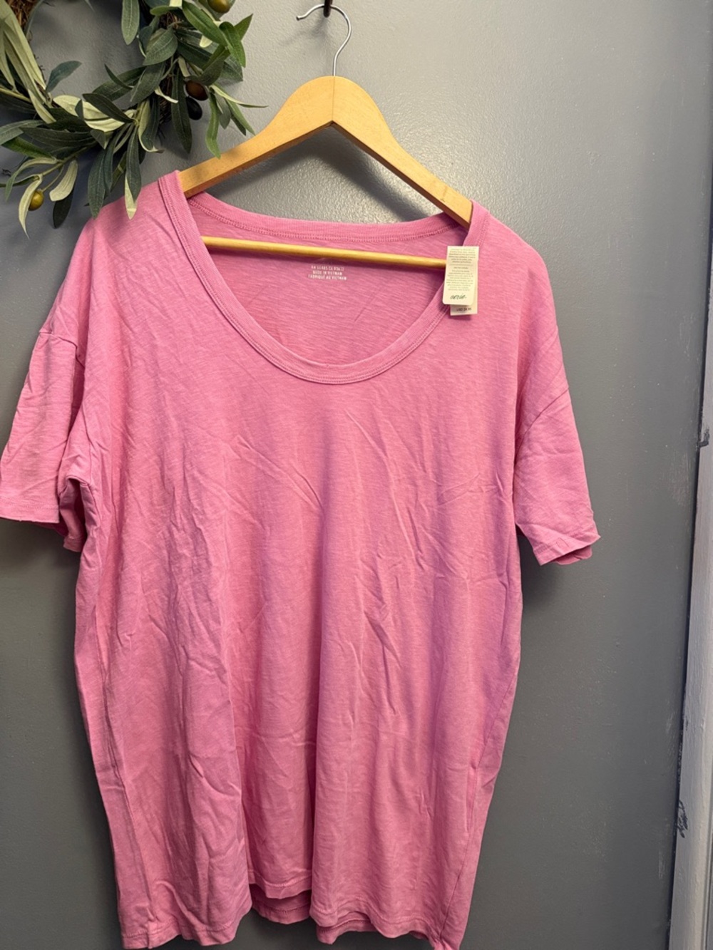 aerie scoop neck short-sleeve tee in pink